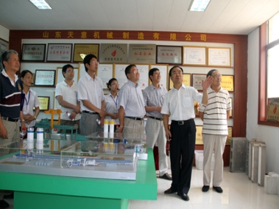 2012.7.28日山東天意兩項科技成果鑒定順利通過，北京領導專家，到我公司參觀指導