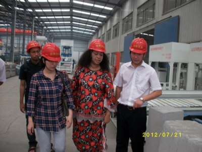 2012.7.21日坦桑尼亞總統(tǒng)夫人來我公司參觀指導、洽談合作