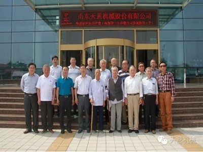 兗州區(qū)委常委、組織部長(zhǎng)徐繼瑞一行領(lǐng)導(dǎo)蒞臨天意參觀(guān)指導(dǎo)工作