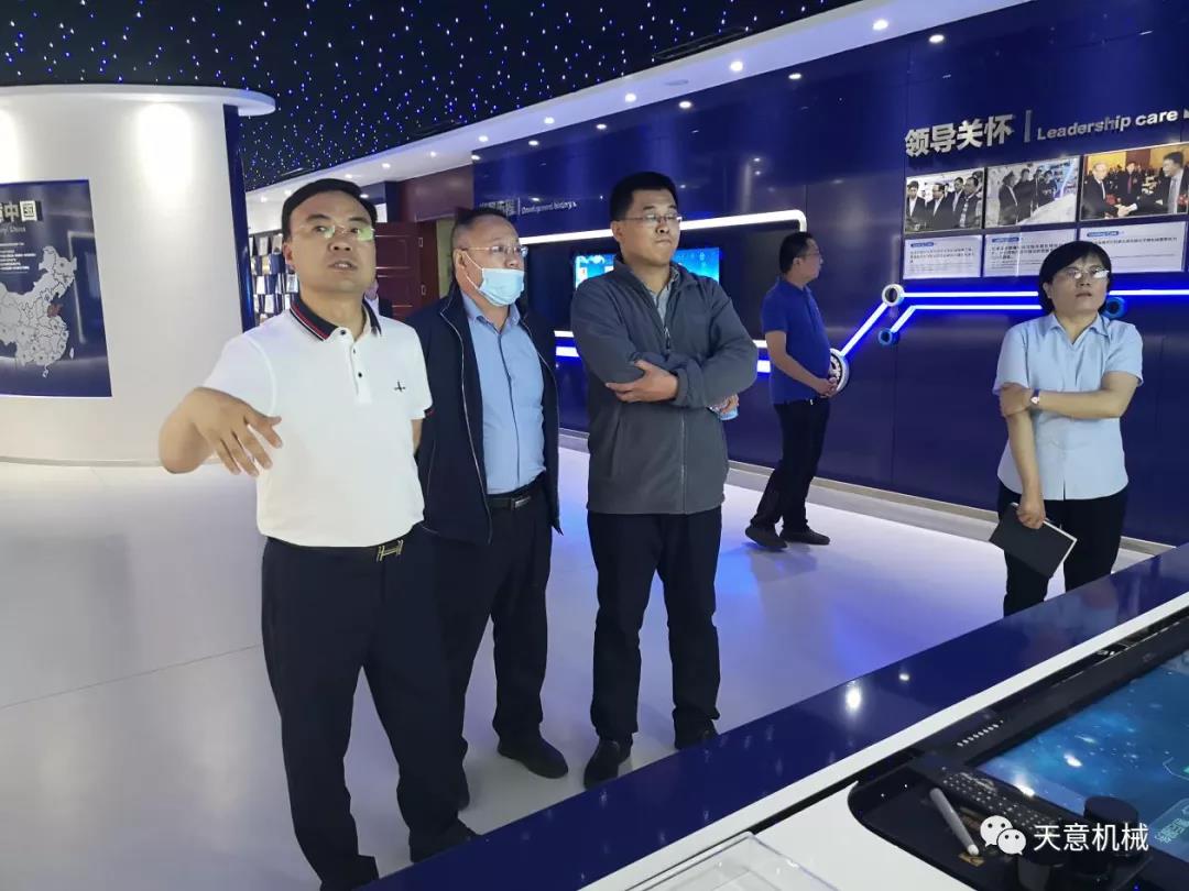 哈爾濱工業(yè)大學(xué)張教授、于教授蒞臨天意機(jī)械就智能焊接技術(shù)進(jìn)行交流指導(dǎo)