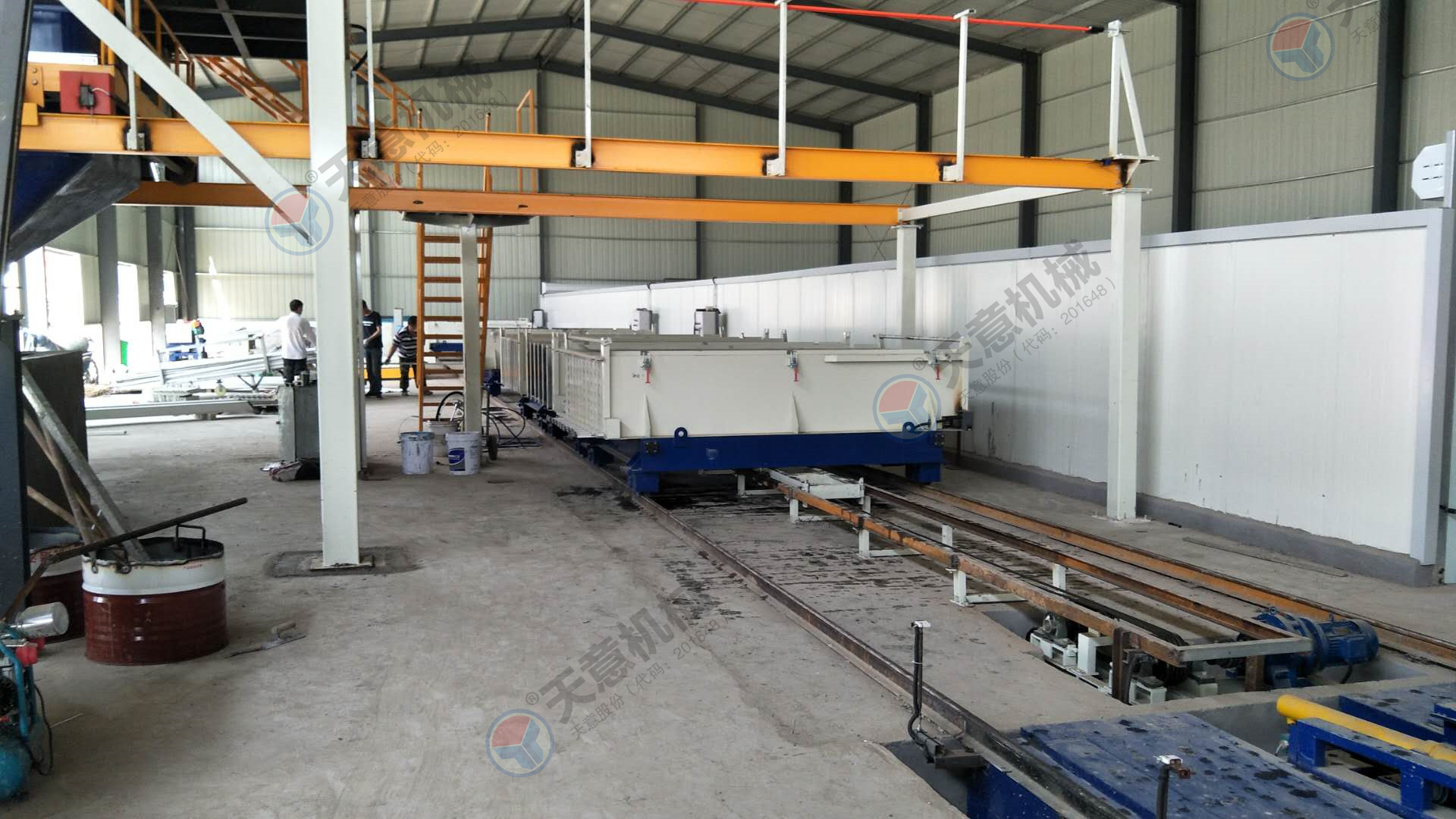 輕質(zhì)隔墻板設(shè)備自動(dòng)化程度高，產(chǎn)量大